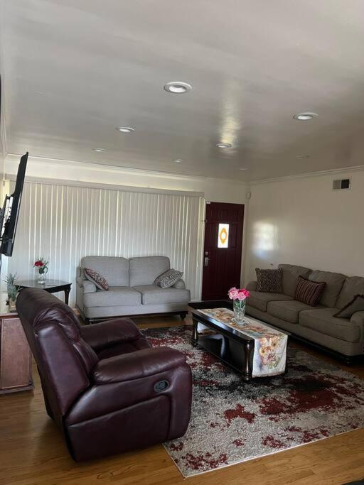 Luxury Oasis W/pool Near Csun-6 Guests Holiday home *