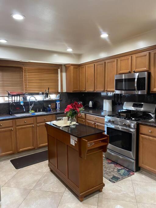 Luxury Oasis W/pool Near Csun-6 Guests
