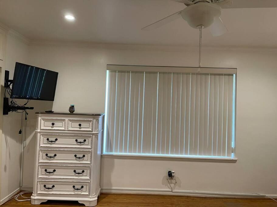 Luxury Oasis W/pool Near Csun-6 Guests Holiday home *
