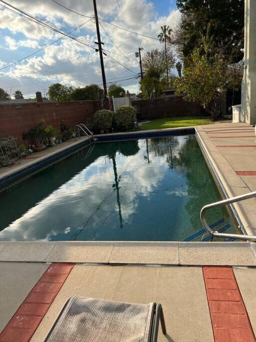 Holiday home Luxury Oasis W/pool Near Csun-6 Guests *