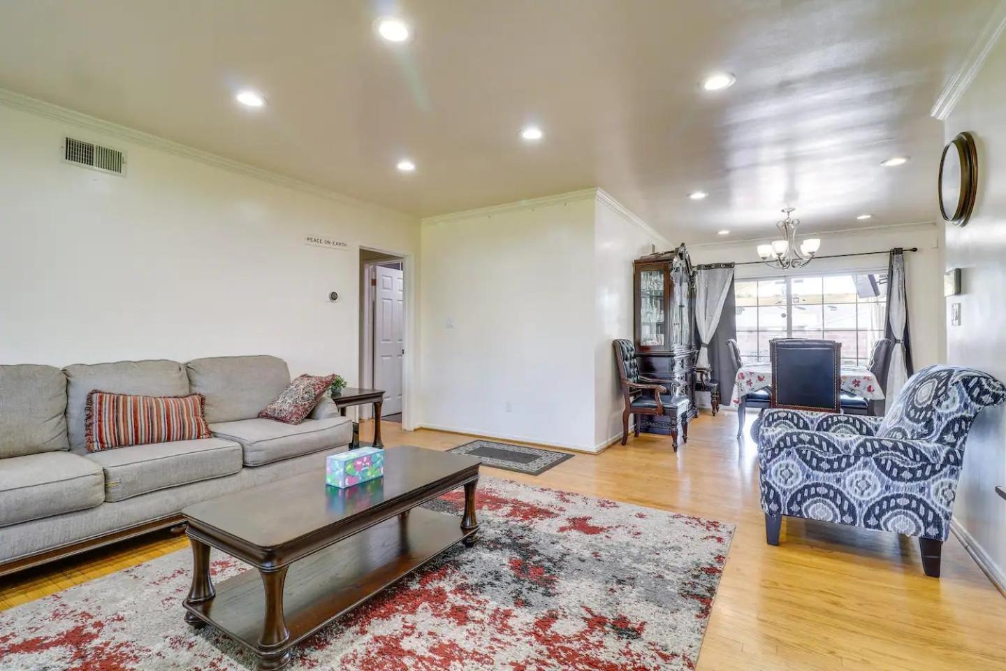Holiday home Luxury Oasis W/pool Near Csun-6 Guests