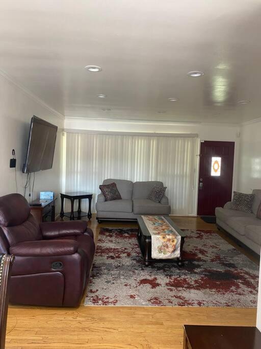 Luxury Oasis W/pool Near Csun-6 Guests Holiday home