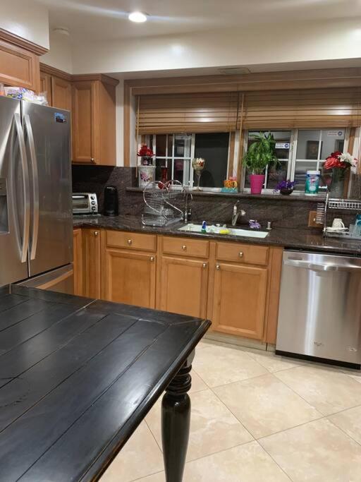 Luxury Oasis W/pool Near Csun-6 Guests Los Angeles