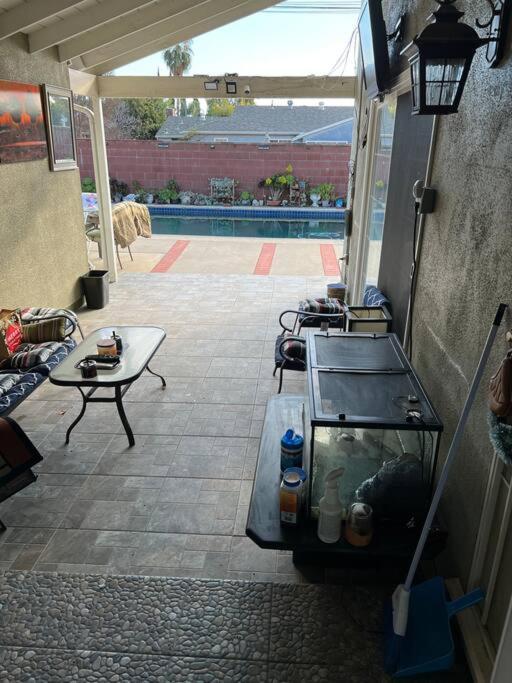 Holiday home Luxury Oasis W/pool Near Csun-6 Guests *