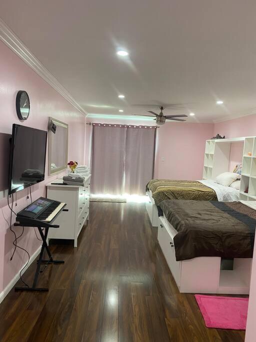 Luxury Oasis W/pool Near Csun-6 Guests Holiday home *