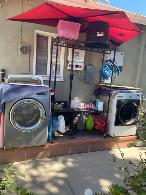 Holiday home Luxury Oasis W/pool Near Csun-6 Guests *