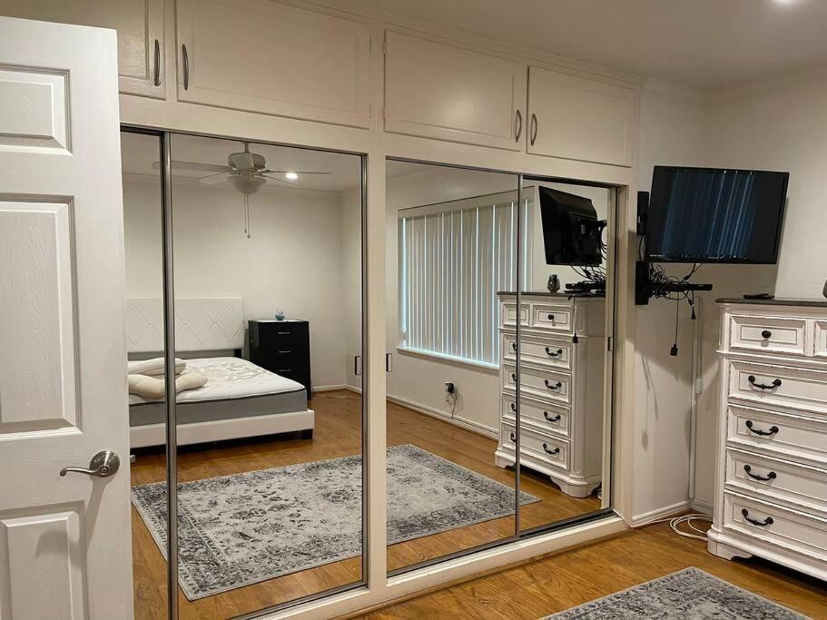 Luxury Oasis W/pool Near Csun-6 Guests Los Angeles