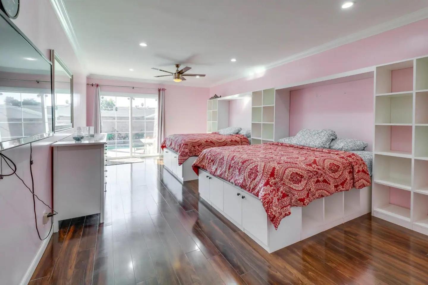 Holiday home Luxury Oasis W/pool Near Csun-6 Guests