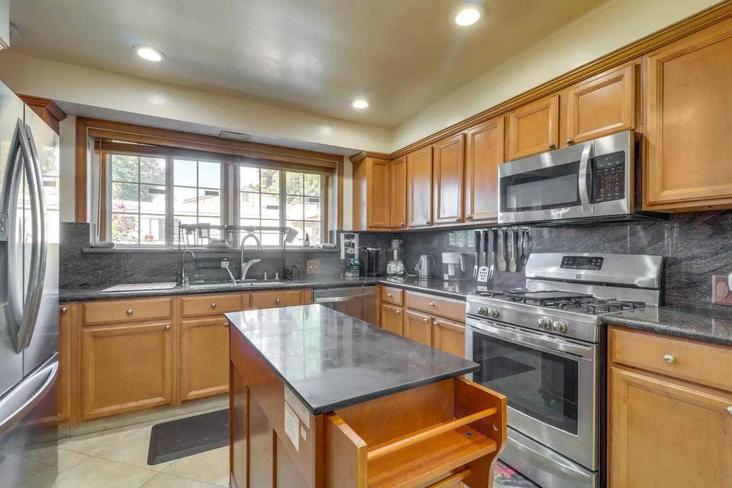 Holiday home Luxury Oasis W/pool Near Csun-6 Guests